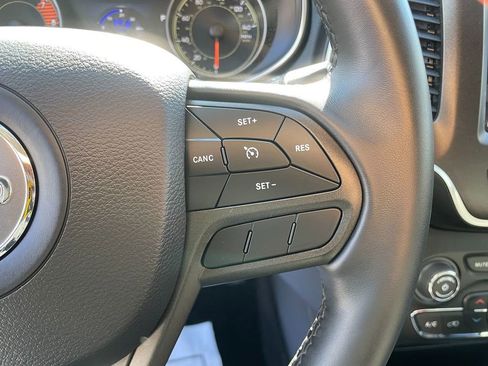 Used 2019 Jeep Cherokee Trailhawk image 17