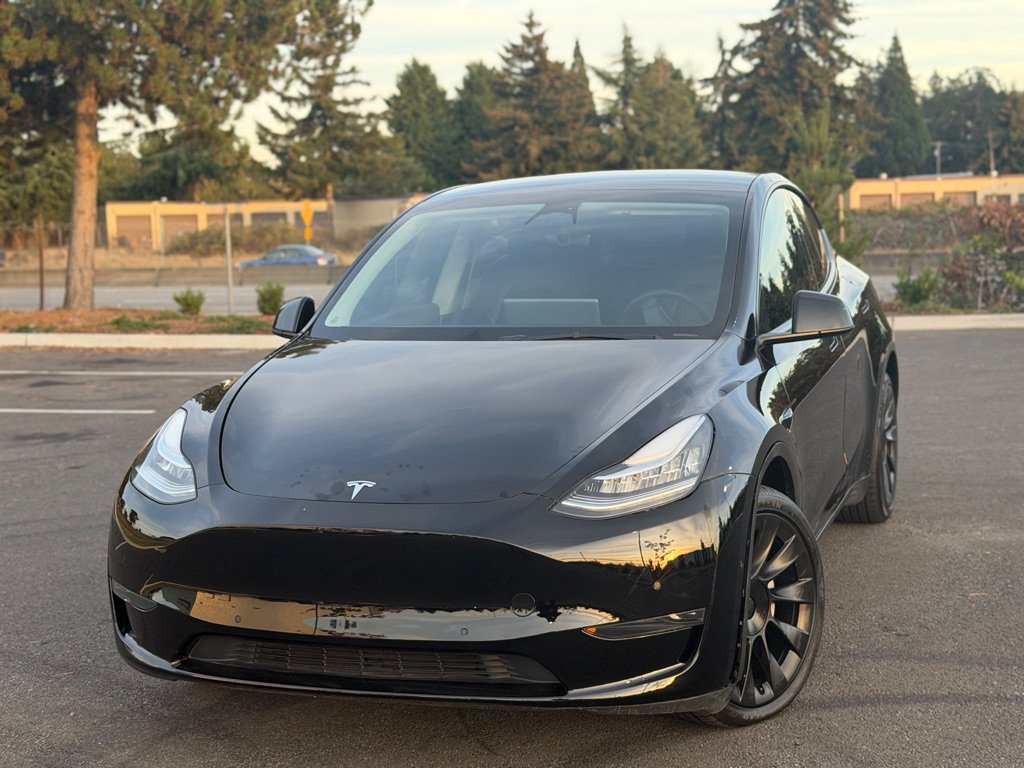 Used 2022 Tesla Model Y Long Range AWD/4WD image 1