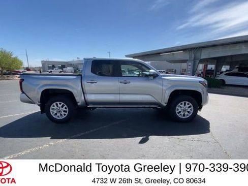 Used 2024 Toyota Tacoma SR5 AWD/4WD image 9
