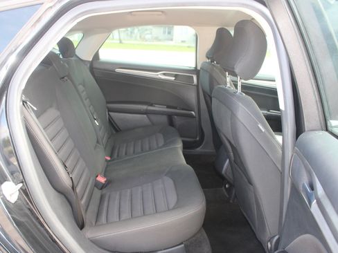 Used 2017 Ford Fusion SE FWD image 30