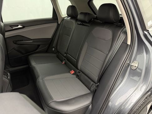 Used 2022 Volkswagen Taos SE image 30