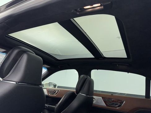 Used 2020 Lincoln Continental Black Label w/ Rear Seat Amenities Package image 35