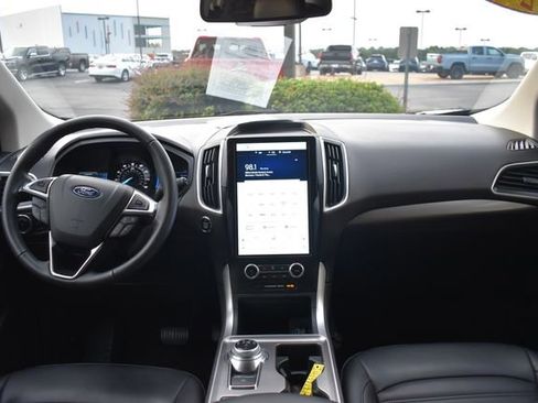 Used 2024 Ford Edge SEL image 3