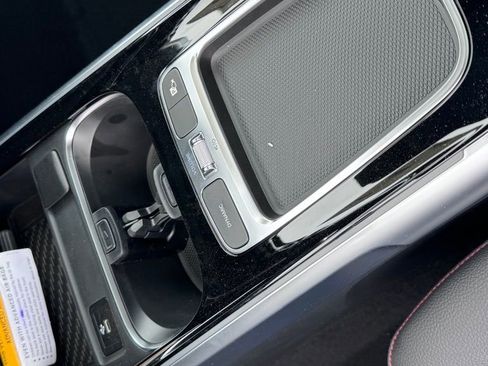 Used 2024 Mercedes-Benz GLB 250 image 27