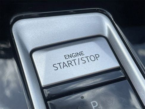 Used 2025 Volkswagen Atlas SEL Premium R-Line image 28