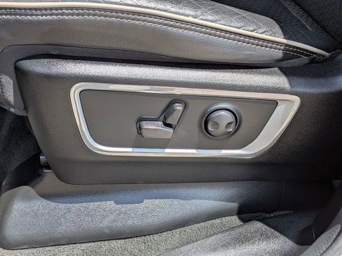 Used 2023 RAM 1500 Laramie AWD/4WD image 16