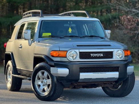 Used 2010 Toyota FJ Cruiser 4WD image 2