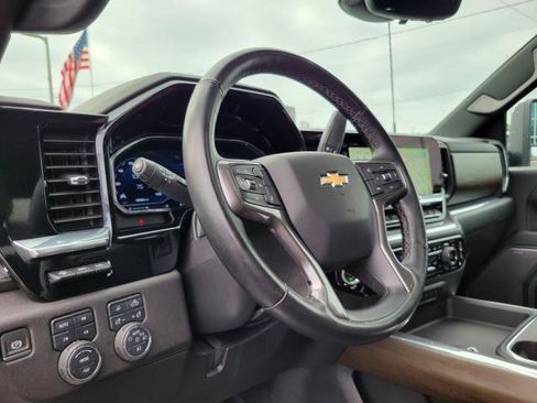 Used 2025 Chevrolet Silverado 2500 High Country w/ High Country Premium Package AWD/4WD image 11
