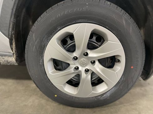 Used 2021 Toyota RAV4 LE image 33