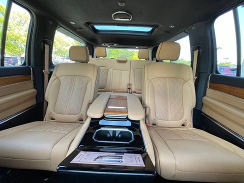 Used 2025 Jeep Grand Wagoneer Series III AWD/4WD image 34
