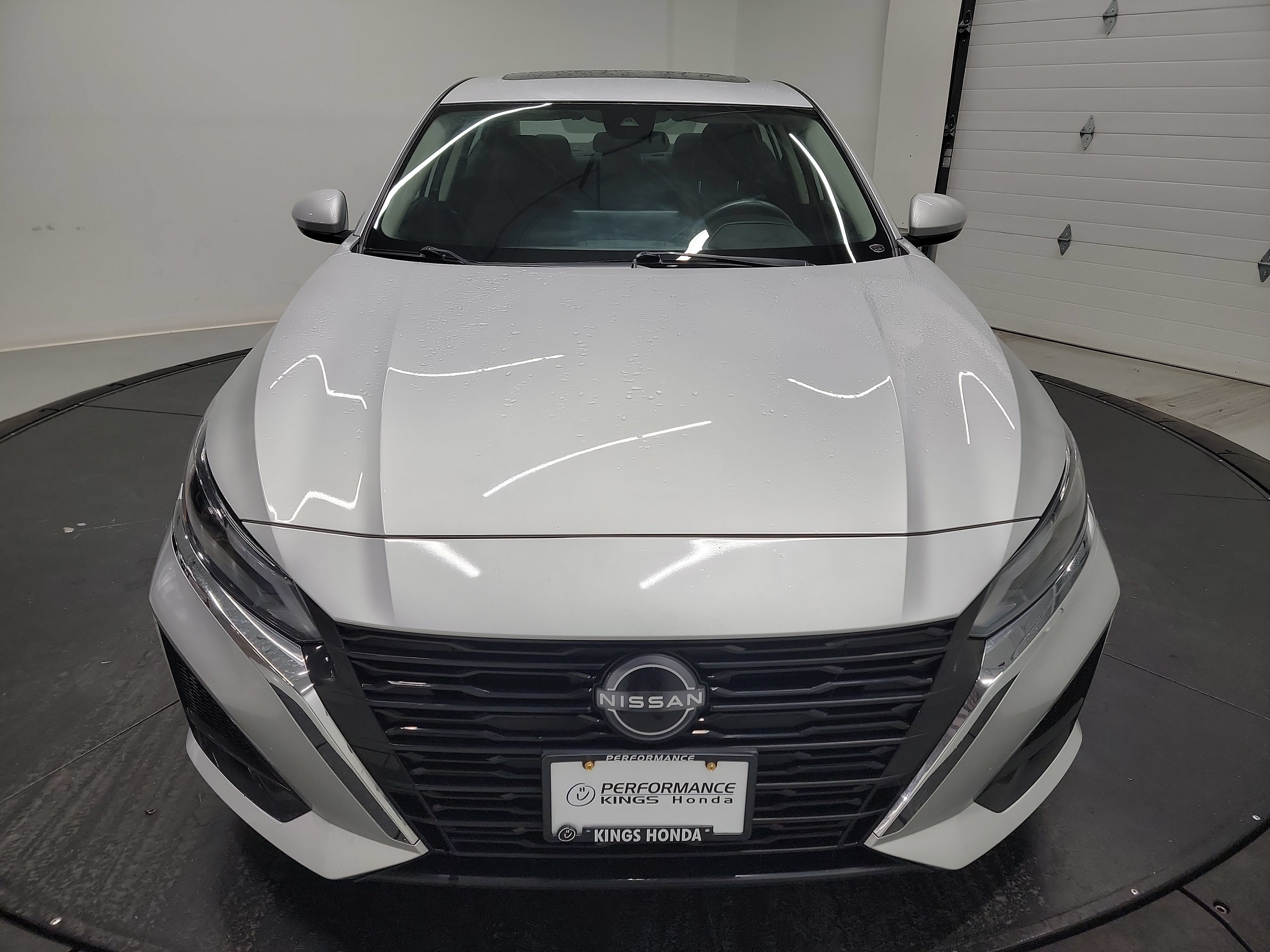 Used 2023 Nissan Altima 2.5 SV w/ SV Premium Package FWD image 2
