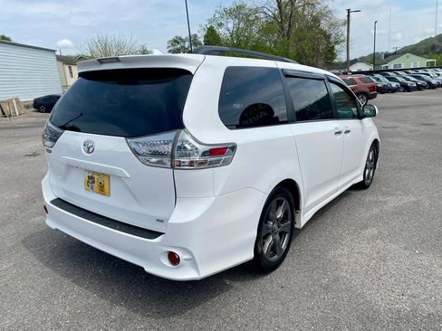 Used 2019 Toyota Sienna SE FWD image 7