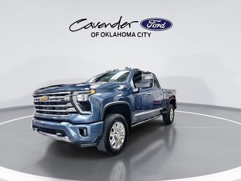 Used 2024 Chevrolet Silverado 2500 High Country w/ Technology Package AWD/4WD image 4
