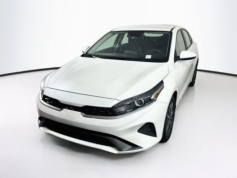 Used 2024 Kia Forte LXS FWD image 3