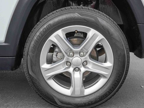 Used 2024 Jeep Compass Latitude AWD/4WD image 10