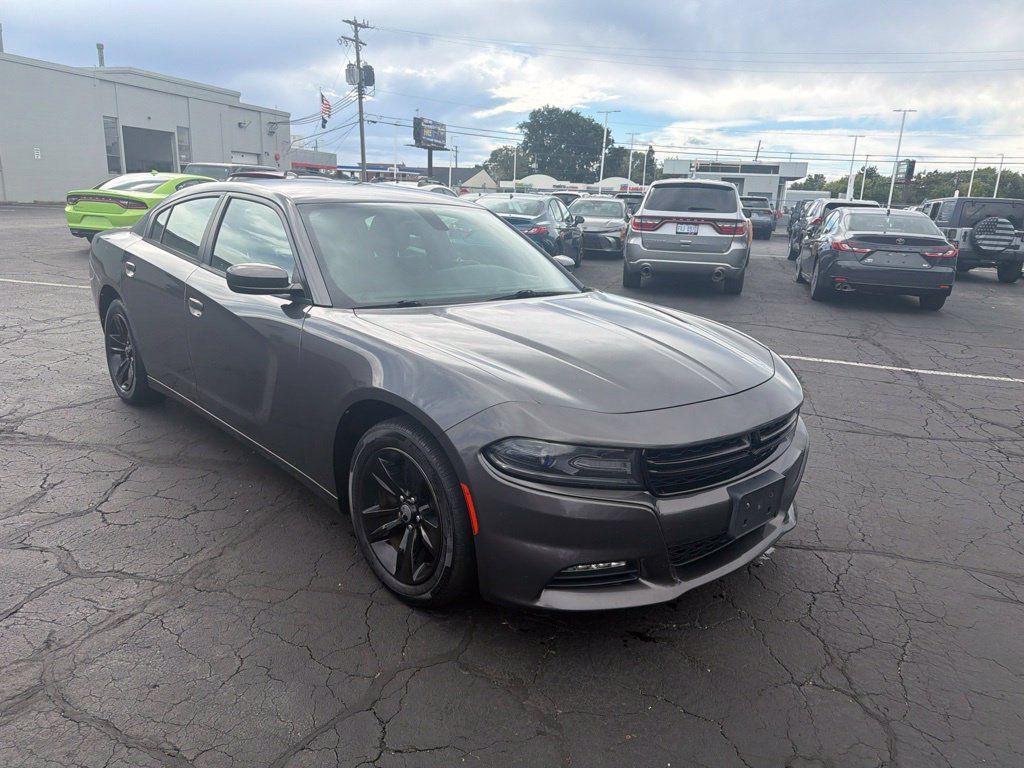 Used 2016 Dodge Charger SXT RWD image 4