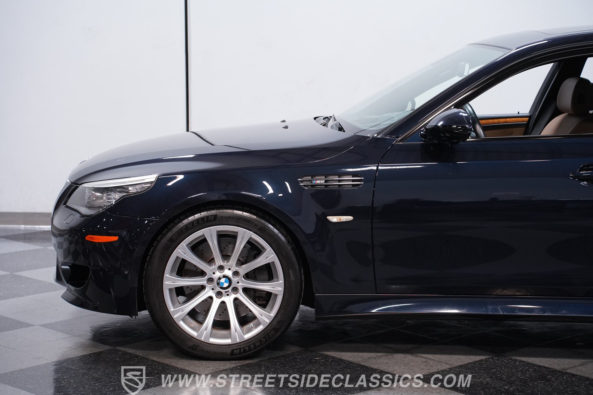 Used 2010 BMW M5 RWD image 19