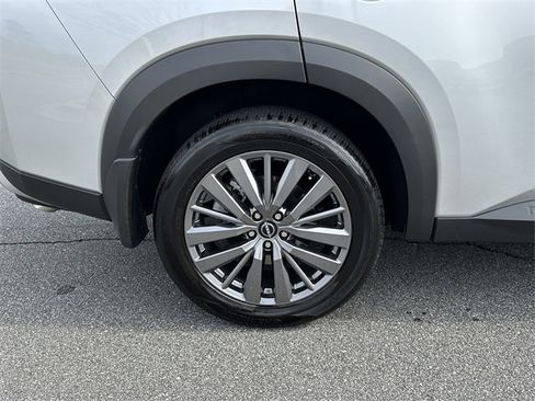 Certified 2025 Nissan Pathfinder SL w/ SL Premium Package image 18