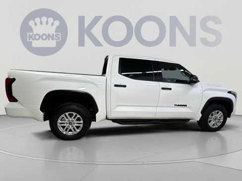 Used 2022 Toyota Tundra SR5 w/ SR5 Convenience Package AWD/4WD image 13
