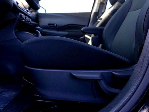 New 2025 Nissan Kicks Play S image 10