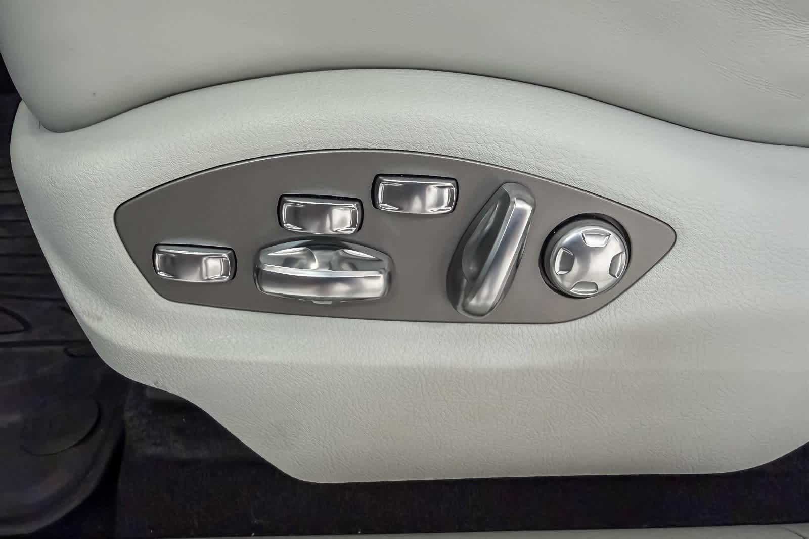 Certified 2026 Porsche Macan AWD/4WD image 26