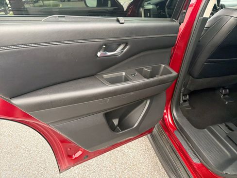 Used 2022 Nissan Pathfinder Platinum w/ Cargo Package FWD image 19