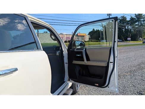 Used 2017 Toyota 4Runner Limited image 11