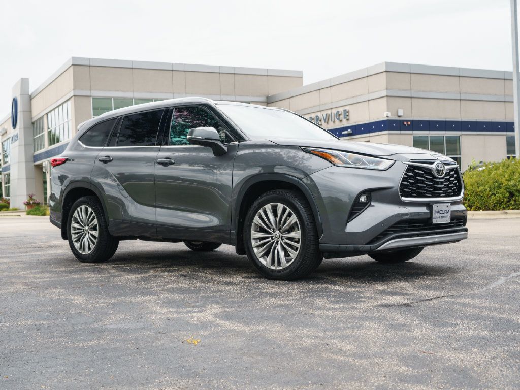Used 2021 Toyota Highlander Platinum AWD/4WD image 2