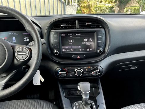 Used 2023 Kia Soul LX image 6