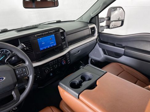 Used 2023 Ford F250 XLT w/ Snow Plow Prep Package image 21