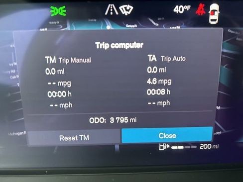 Certified 2025 Volvo XC40 B5 Plus image 21