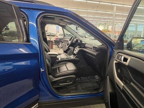 Used 2020 Ford Explorer XLT w/ Equipment Group 202A AWD/4WD image 9