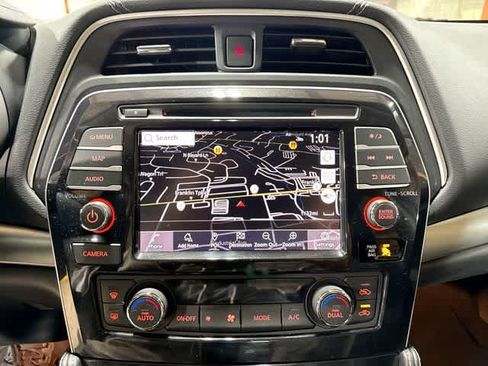 Used 2023 Nissan Maxima SV FWD image 18