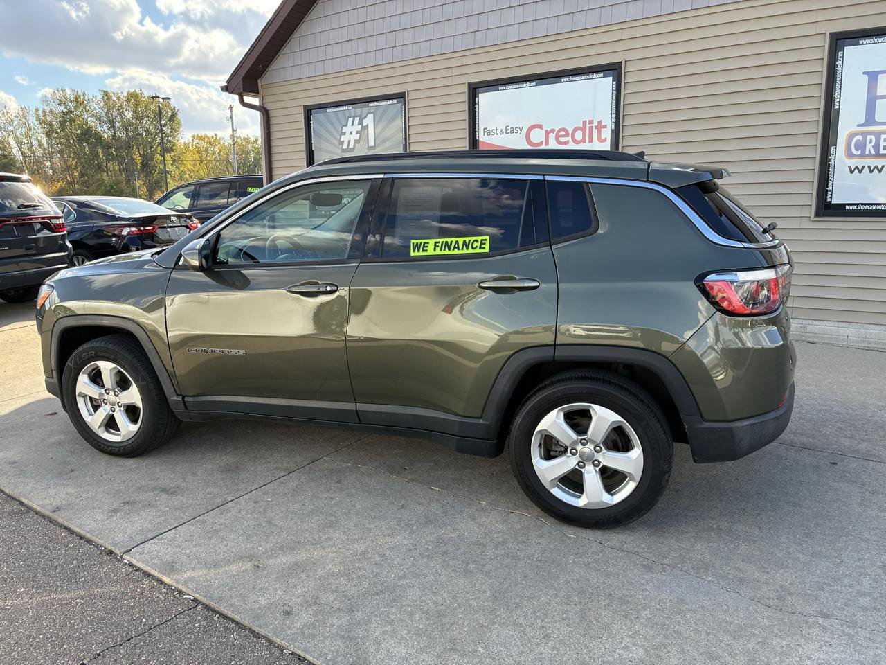 Used 2018 Jeep Compass Latitude w/ Popular Equipment Group FWD image 8