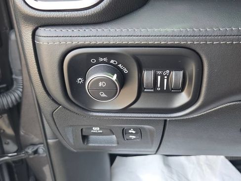 Used 2024 RAM 1500 Limited AWD/4WD image 26
