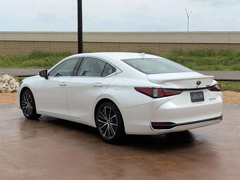 Used 2024 Lexus ES 300h w/ Premium Package FWD image 4
