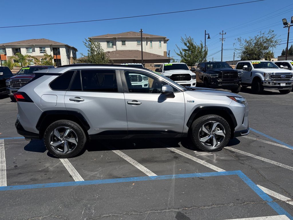 Used 2022 Toyota RAV4 SE w/ Weather & Moonroof Package AWD/4WD image 4