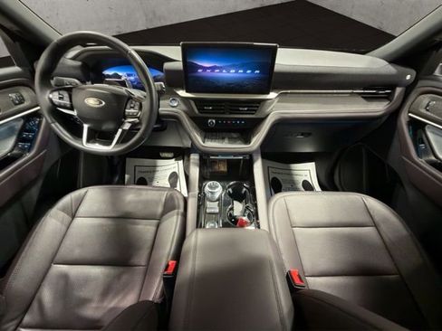 Certified 2025 Ford Explorer Platinum w/ Ultimate Package AWD/4WD image 2
