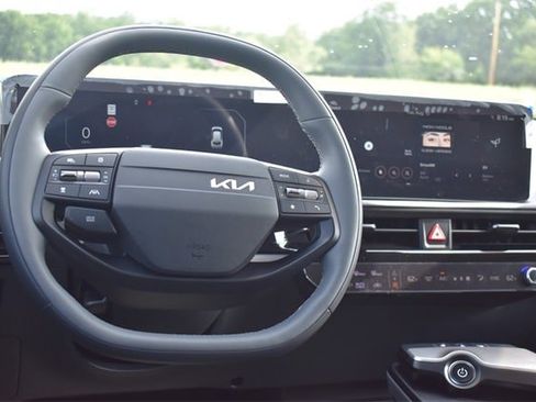 New 2025 Kia EV6 Light w/ Light LR Technology Package image 17