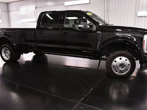 Used 2025 Ford F450 Platinum w/ FX4 Off-Road Package image 8