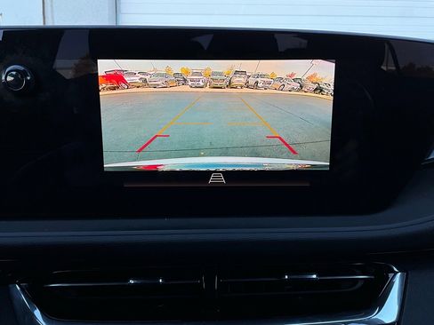 Used 2025 Buick Envista Sport Touring image 31