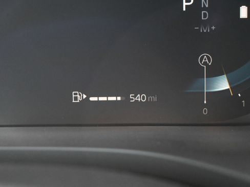 Used 2025 Volvo XC60 B5 Plus image 23