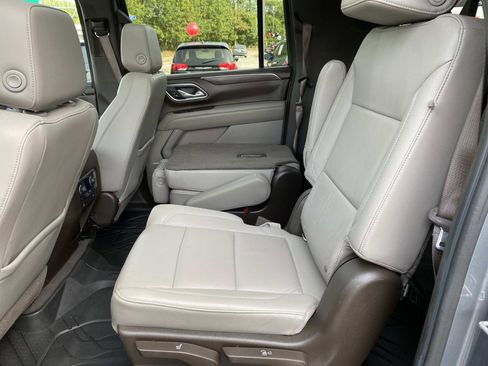 Used 2021 Chevrolet Suburban Z71 w/ Luxury Package image 25