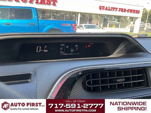 Used 2018 Toyota Prius C One FWD image 19