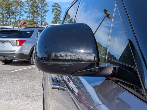 Used 2024 Land Rover Range Rover Sport SE image 13