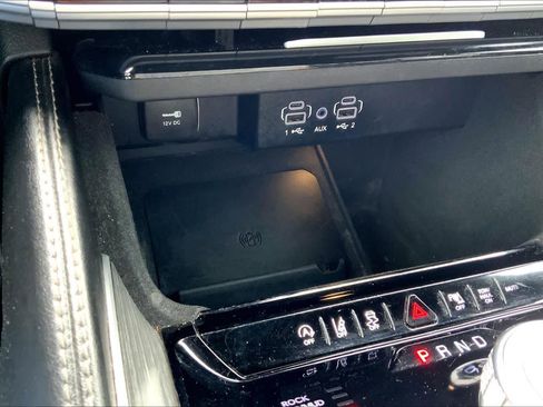 Used 2023 Jeep Wagoneer L Series III w/ Preferred Equipment Group image 34