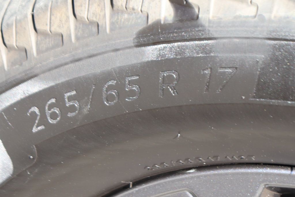 Used 2025 Nissan Frontier SV RWD image 41