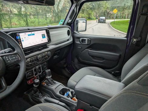 Used 2026 Jeep Gladiator Sport AWD/4WD image 18