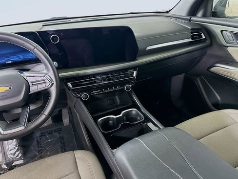 Used 2025 Chevrolet Traverse LT image 20