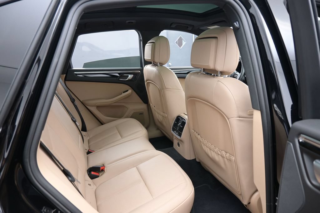 Certified 2026 Porsche Macan AWD/4WD image 27